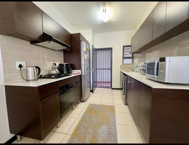 3 BEDROOM TOWNHOUSE FOR SALE IN OAKDENE